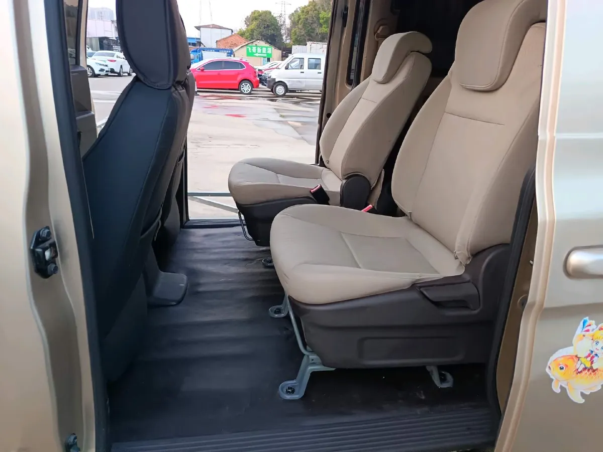 2019 WuLing HongGuang V 1.5L 99HP L4 6MT,autocango,china used car exporter,china ev exporter,chinese used car exporter,chinese used ev exporter