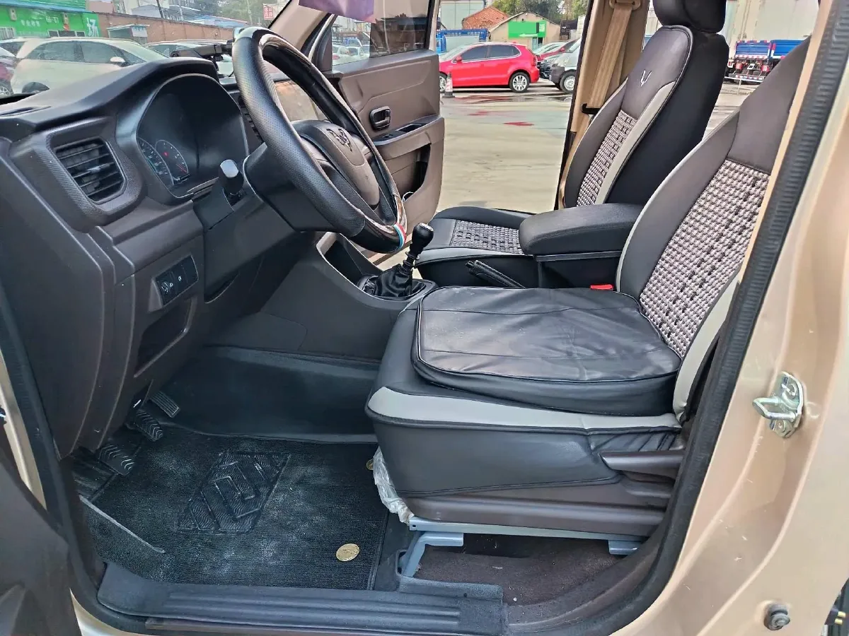 2019 WuLing HongGuang V 1.5L 99HP L4 6MT,autocango,china used car exporter,china ev exporter,chinese used car exporter,chinese used ev exporter