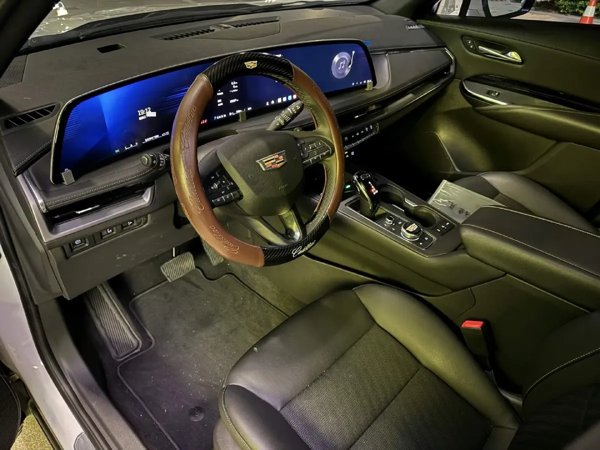 2024 Cadillac XT4 1.5T 211HP L4 9AT,autocango,china used car exporter,china ev exporter,chinese used car exporter,chinese used ev exporter