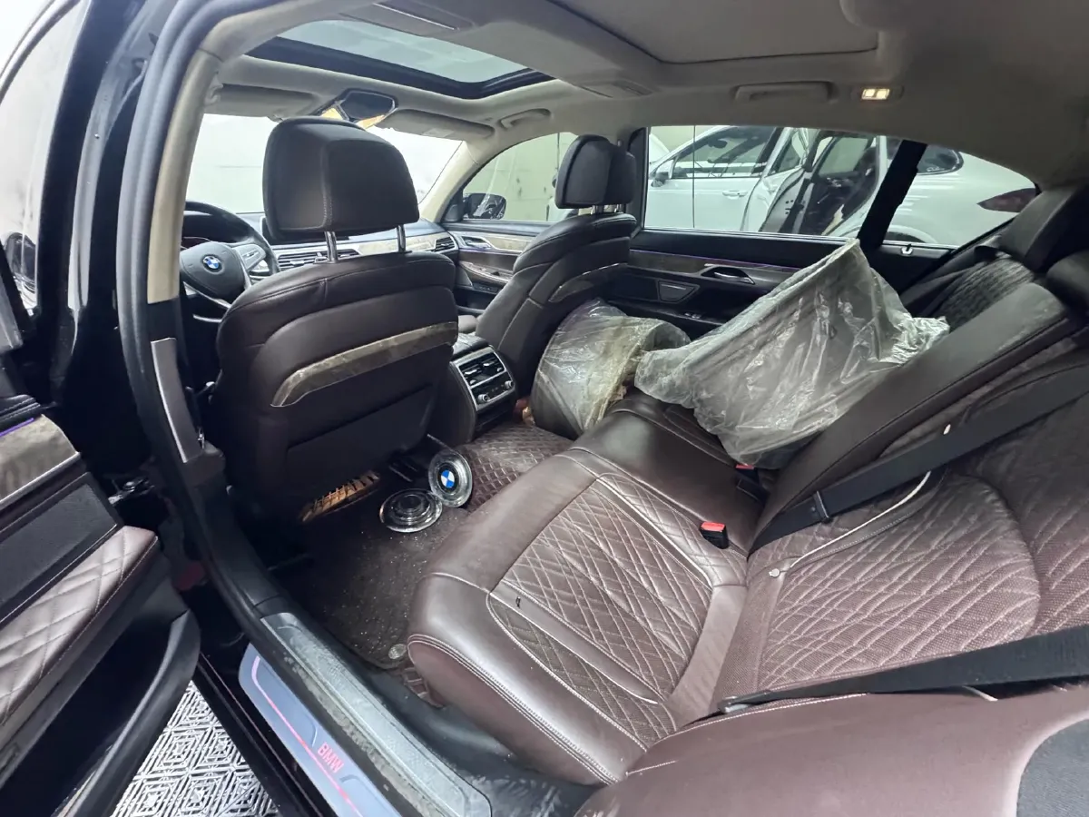 2021 BMW 7 Series 3.0T 340HP L6 8AT,autocango,china used car exporter,china ev exporter,chinese used car exporter,chinese used ev exporter