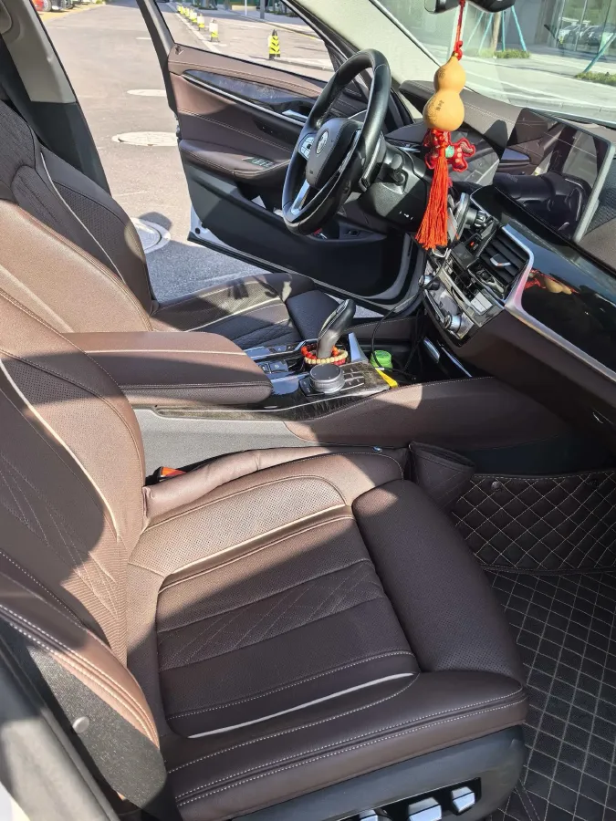 2021 BMW 5 Series 2.0T 252HP L4 8AT,autocango,china used car exporter,china ev exporter,chinese used car exporter,chinese used ev exporter