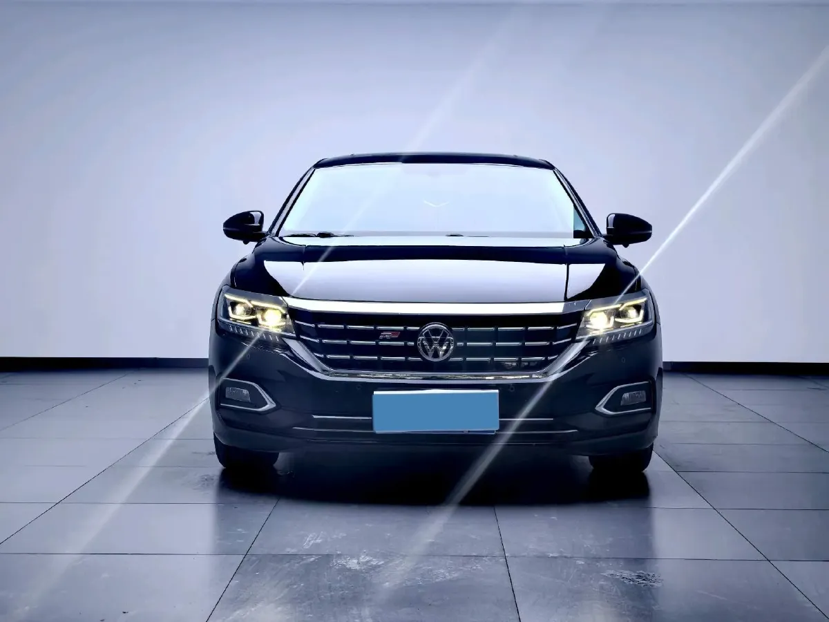 2020 Volkswagen Passat 2.0T 186HP L4 7DCT,autocango,china used car exporter,china ev exporter,chinese used car exporter,chinese used ev exporter