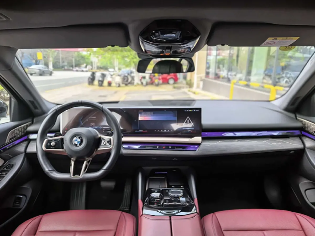 2025 BMW 5 Series 2.0T 258HP L4 8AT,autocango,china used car exporter,china ev exporter,chinese used car exporter,chinese used ev exporter