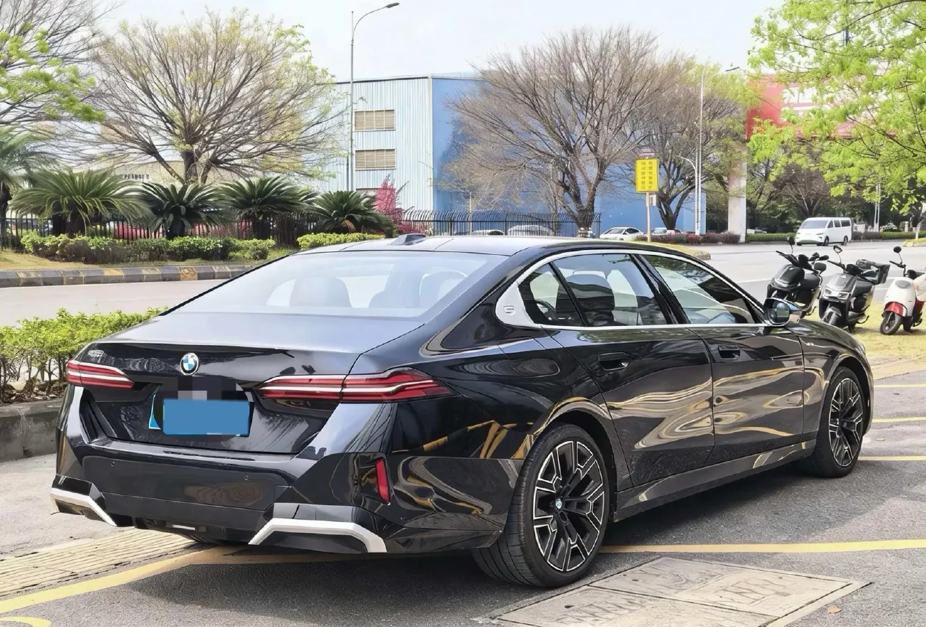 2025 BMW 5 Series 2.0T 258HP L4 8AT,autocango,china used car exporter,china ev exporter,chinese used car exporter,chinese used ev exporter