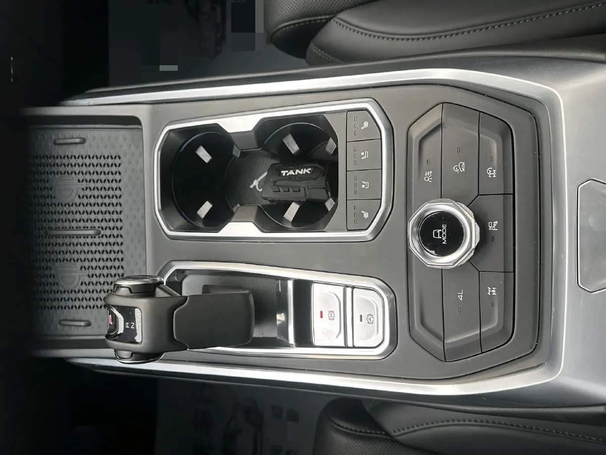 2024 Tank 400 2.0T 252HP L4 9AT PHEV 36.7/37.1KWH,autocango,china used car exporter,china ev exporter,chinese used car exporter,chinese used ev exporter