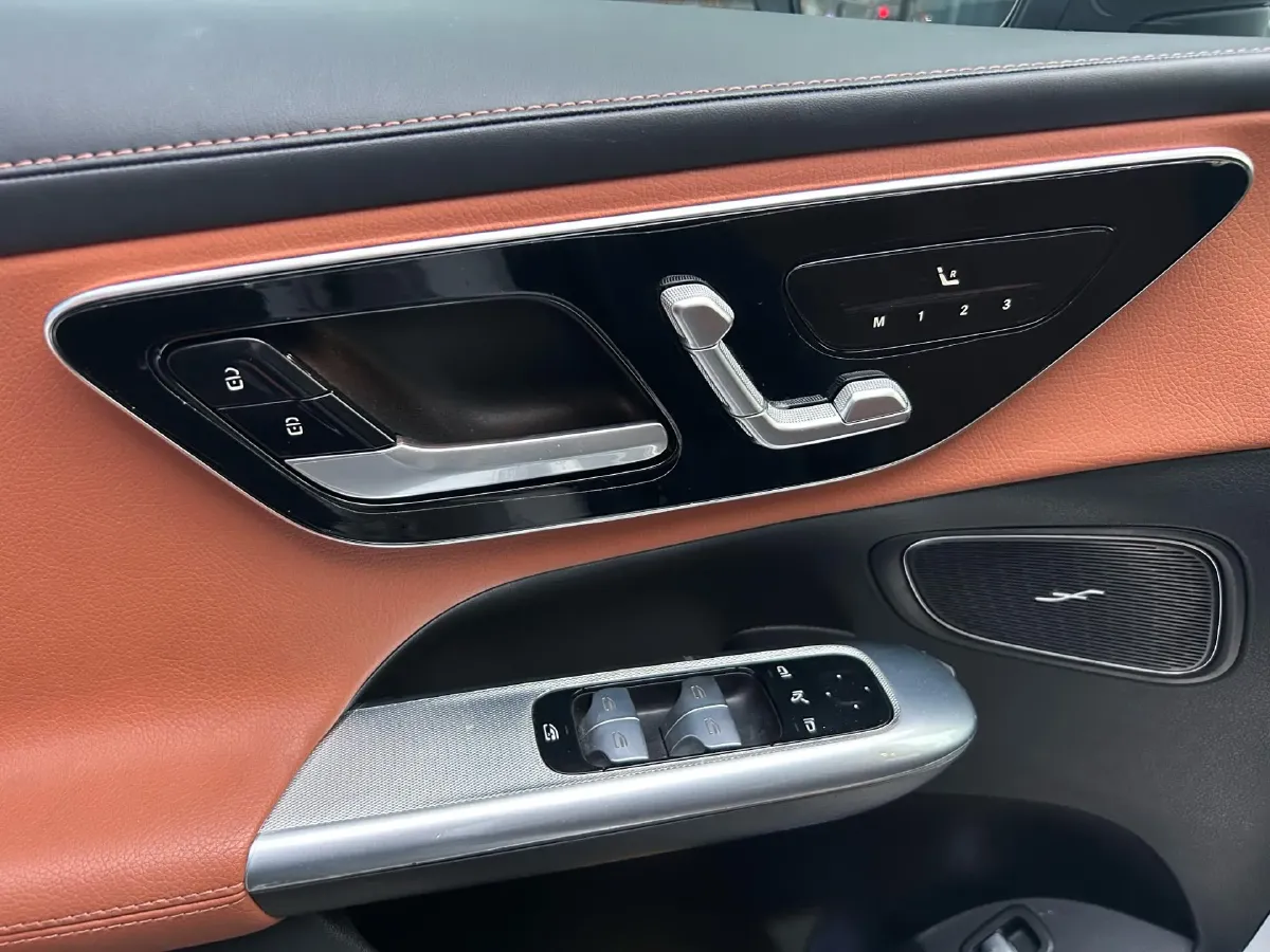 2023 Mercedes-Benz GLC Class 2.0T 204HP L4 9AT,autocango,china used car exporter,china ev exporter,chinese used car exporter,chinese used ev exporter