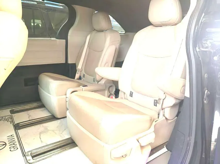 2023 Toyota Granvia 2.5L 189HP L4 E-CVT Hybrid,autocango,china used car exporter,china ev exporter,chinese used car exporter,chinese used ev exporter