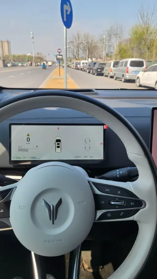 2025 Voyah Dream 1.5T 150HP L4 PHEV 41.7KWH,autocango,china used car exporter,china ev exporter,chinese used car exporter,chinese used ev exporter