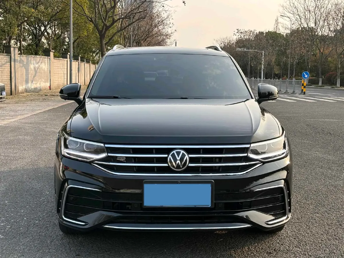 2024 Volkswagen Tiguan L 2.0T 186HP L4 7DCT,autocango,china used car exporter,china ev exporter,chinese used car exporter,chinese used ev exporter