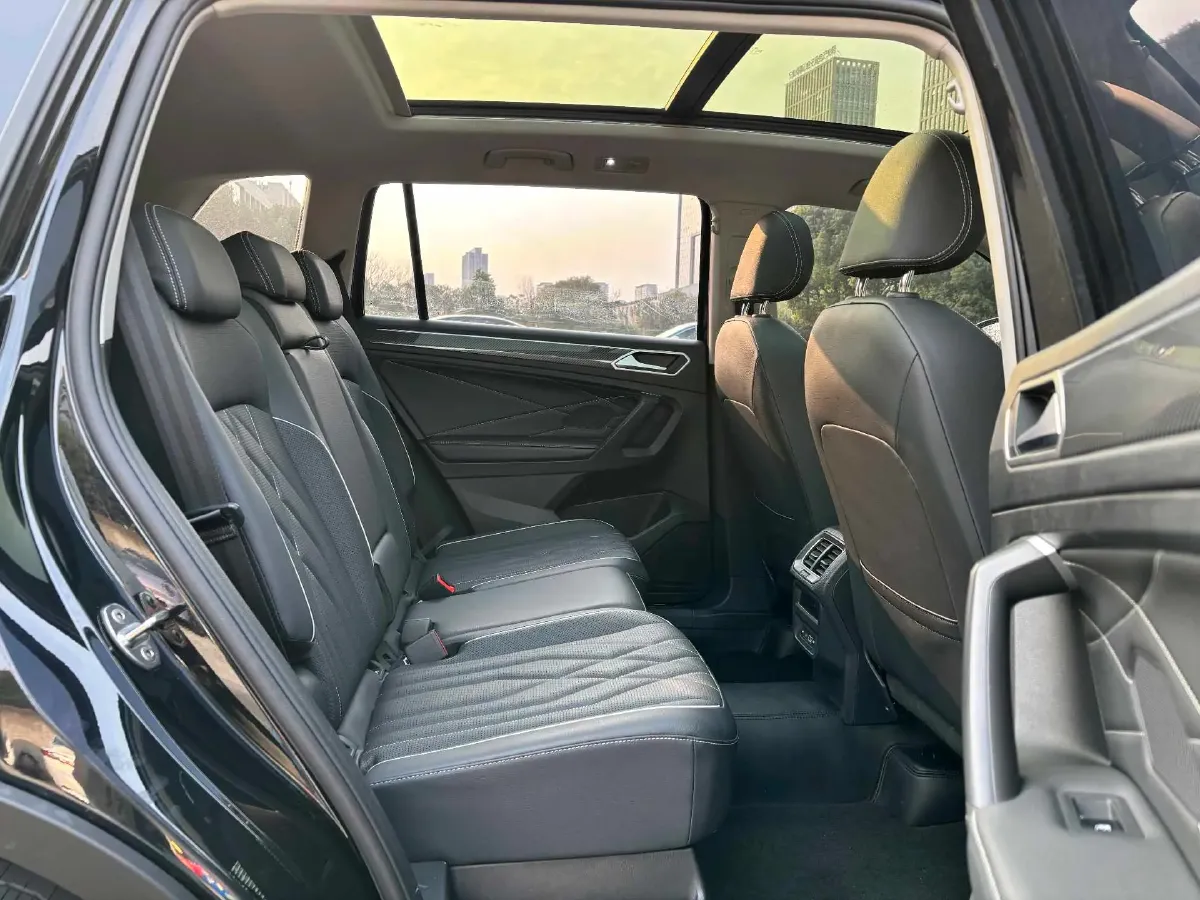 2024 Volkswagen Tiguan L 2.0T 186HP L4 7DCT,autocango,china used car exporter,china ev exporter,chinese used car exporter,chinese used ev exporter