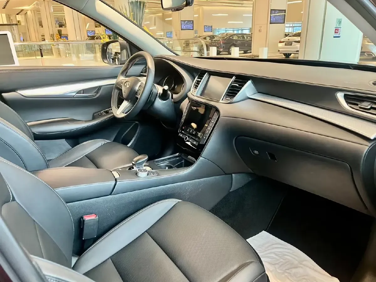 2018 Infiniti QX30 2.0T 211HP L4 7DCT,autocango,china used car exporter,china ev exporter,chinese used car exporter,chinese used ev exporter