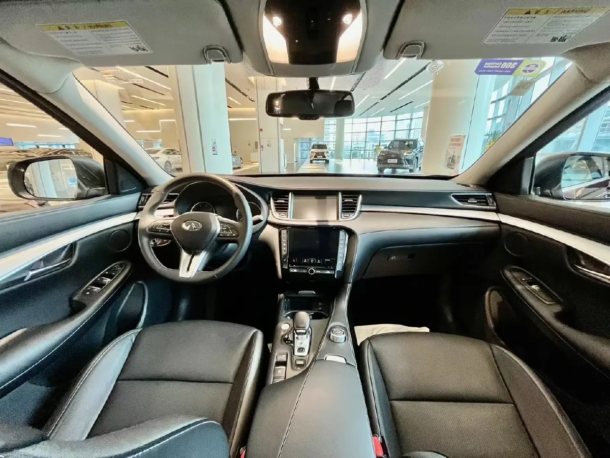 2018 Infiniti QX30 2.0T 211HP L4 7DCT,autocango,china used car exporter,china ev exporter,chinese used car exporter,chinese used ev exporter