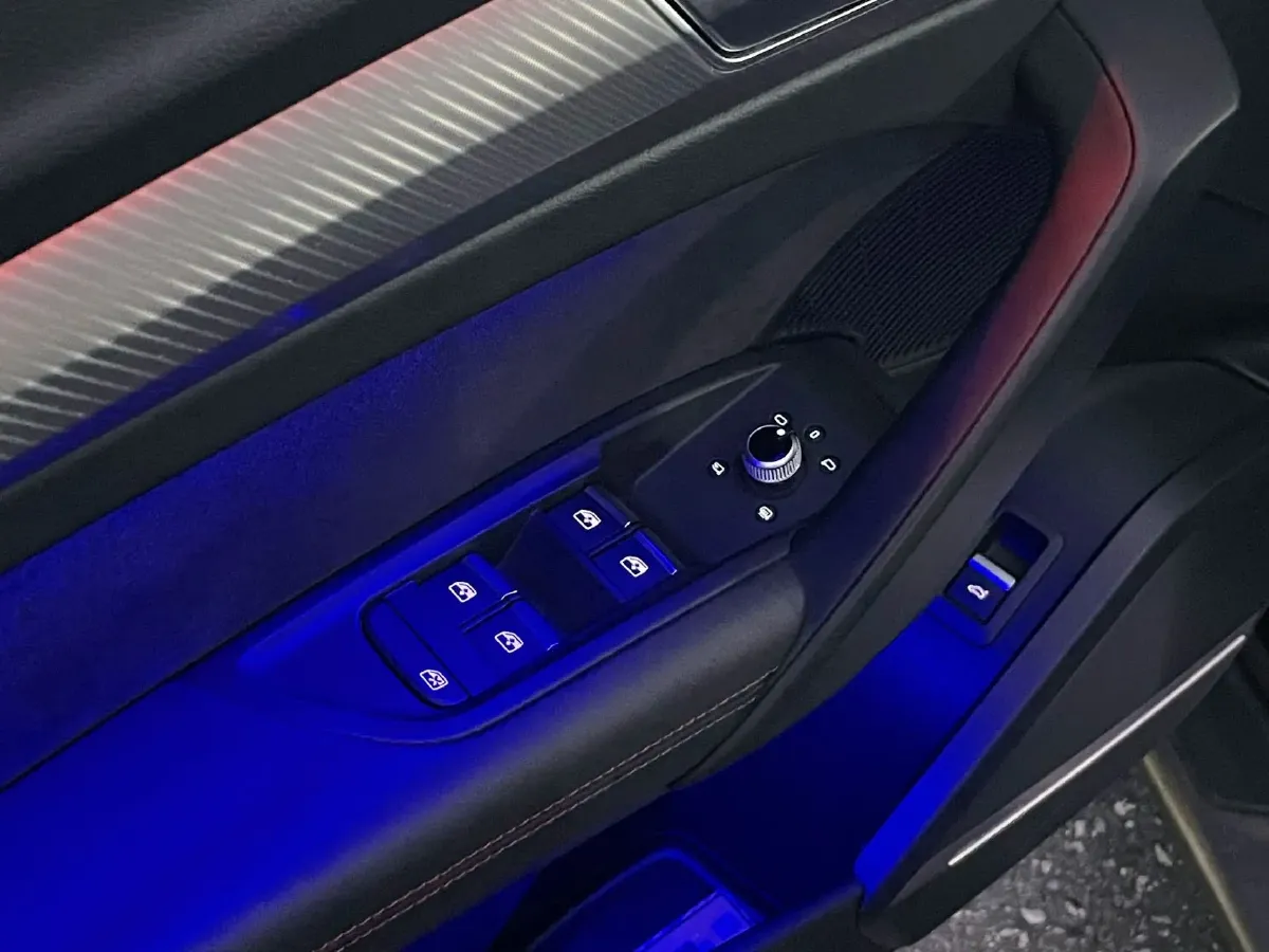 2020 Audi Q5L 2.0T 252HP L4 7DCT,autocango,china used car exporter,china ev exporter,chinese used car exporter,chinese used ev exporter