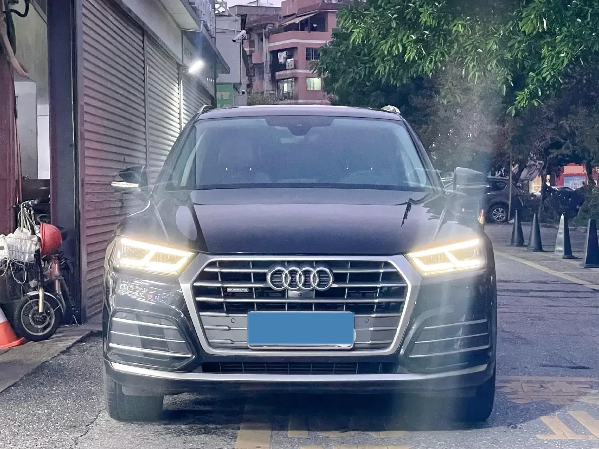 2020 Audi Q5L 2.0T 252HP L4 7DCT,autocango,china used car exporter,china ev exporter,chinese used car exporter,chinese used ev exporter