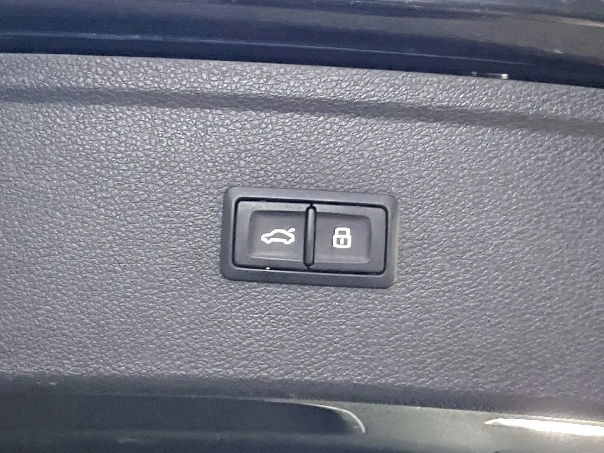 2020 Audi Q5L 2.0T 252HP L4 7DCT,autocango,china used car exporter,china ev exporter,chinese used car exporter,chinese used ev exporter