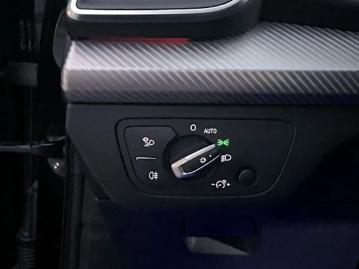 2020 Audi Q5L 2.0T 252HP L4 7DCT,autocango,china used car exporter,china ev exporter,chinese used car exporter,chinese used ev exporter