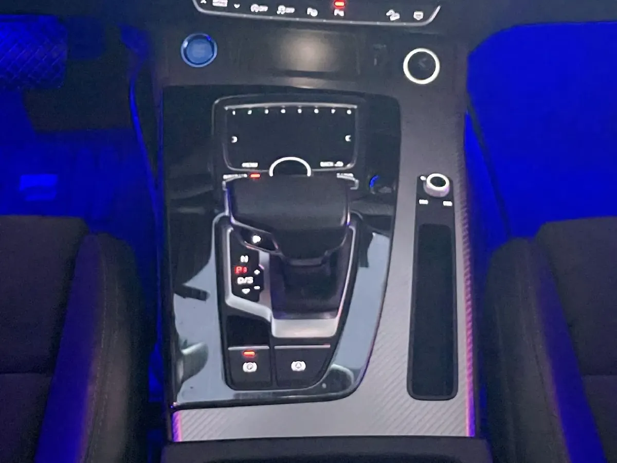 2020 Audi Q5L 2.0T 252HP L4 7DCT,autocango,china used car exporter,china ev exporter,chinese used car exporter,chinese used ev exporter