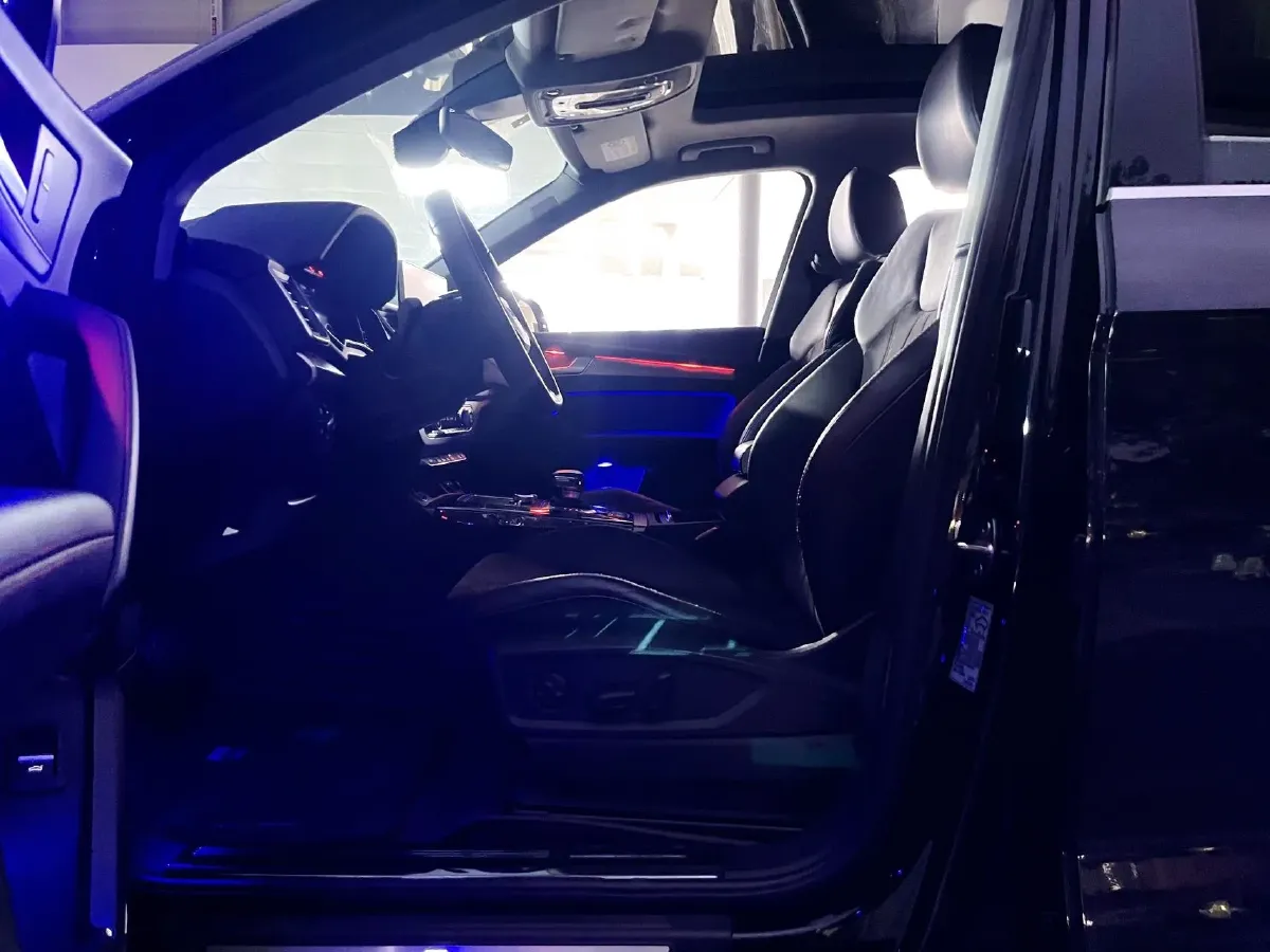 2020 Audi Q5L 2.0T 252HP L4 7DCT,autocango,china used car exporter,china ev exporter,chinese used car exporter,chinese used ev exporter