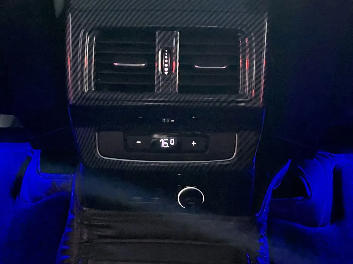 2020 Audi Q5L 2.0T 252HP L4 7DCT,autocango,china used car exporter,china ev exporter,chinese used car exporter,chinese used ev exporter