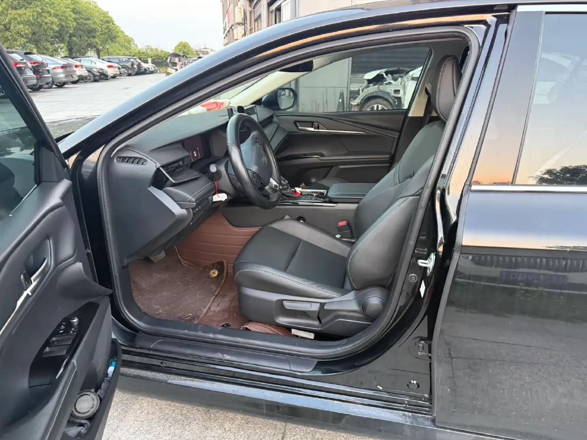 2024 Toyota Camry 2.0L 152HP L4 E-CVT Hybrid,autocango,china used car exporter,china ev exporter,chinese used car exporter,chinese used ev exporter