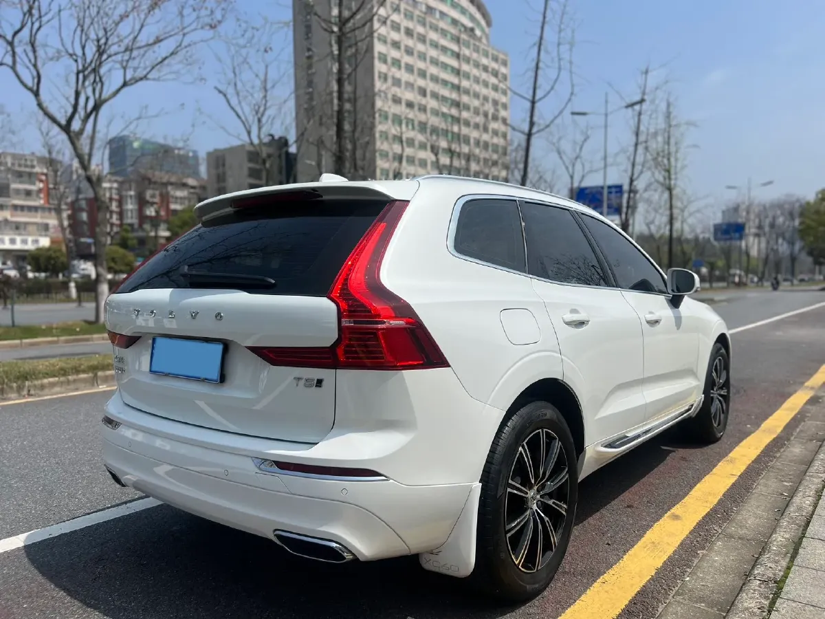 2021 Volvo XC60 2.0T 250HP L4 8AT,autocango,china used car exporter,china ev exporter,chinese used car exporter,chinese used ev exporter
