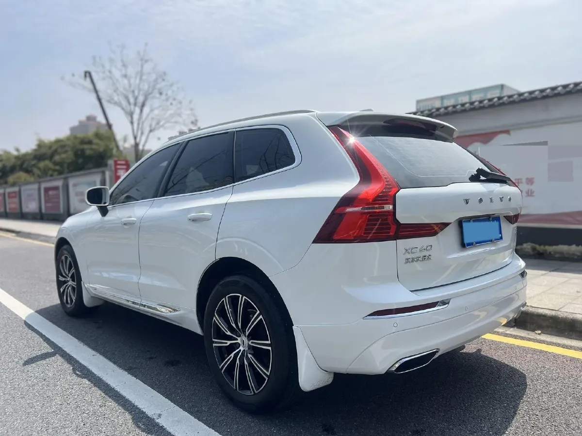 2021 Volvo XC60 2.0T 250HP L4 8AT,autocango,china used car exporter,china ev exporter,chinese used car exporter,chinese used ev exporter