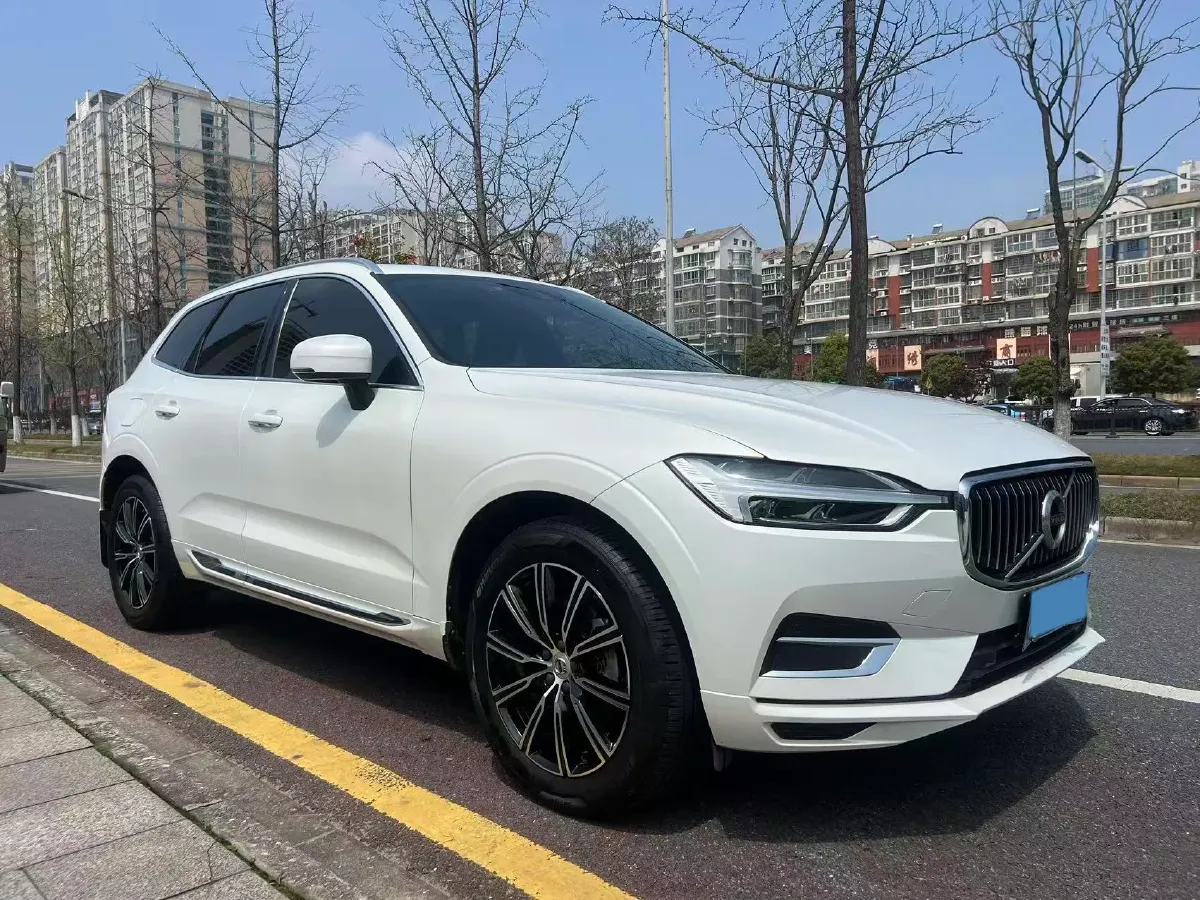 2021 Volvo XC60 2.0T 250HP L4 8AT,autocango,china used car exporter,china ev exporter,chinese used car exporter,chinese used ev exporter
