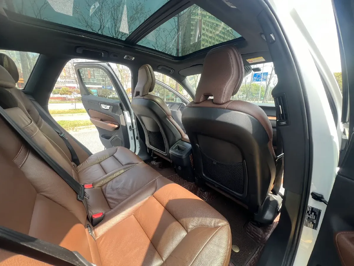 2021 Volvo XC60 2.0T 250HP L4 8AT,autocango,china used car exporter,china ev exporter,chinese used car exporter,chinese used ev exporter