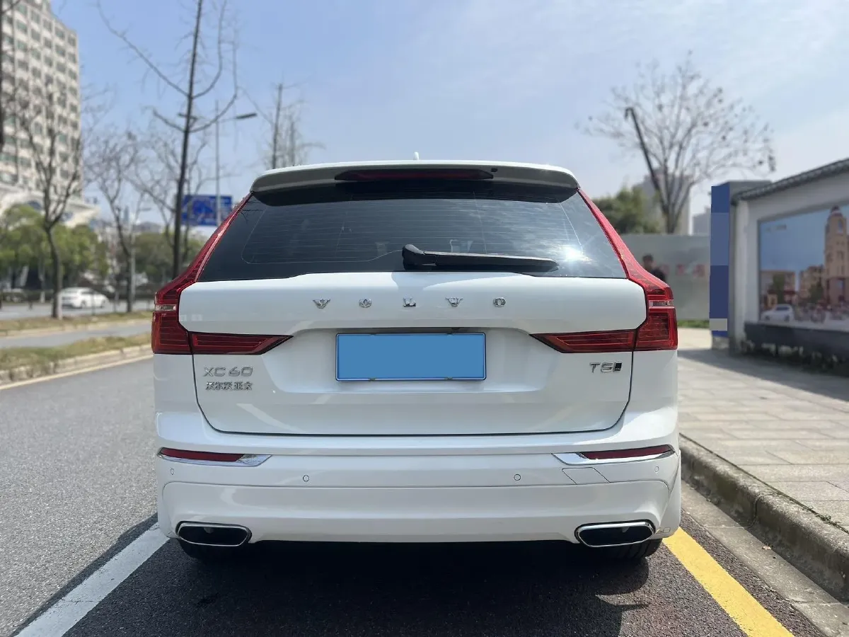 2021 Volvo XC60 2.0T 250HP L4 8AT,autocango,china used car exporter,china ev exporter,chinese used car exporter,chinese used ev exporter