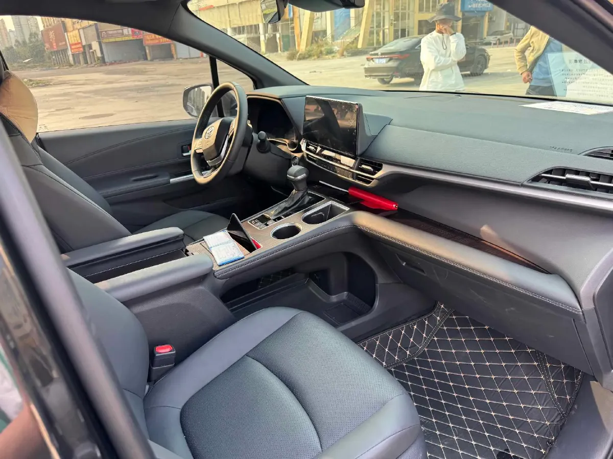 2024 Toyota Sienna 2.5L 189HP L4 E-CVT Hybrid,autocango,china used car exporter,china ev exporter,chinese used car exporter,chinese used ev exporter