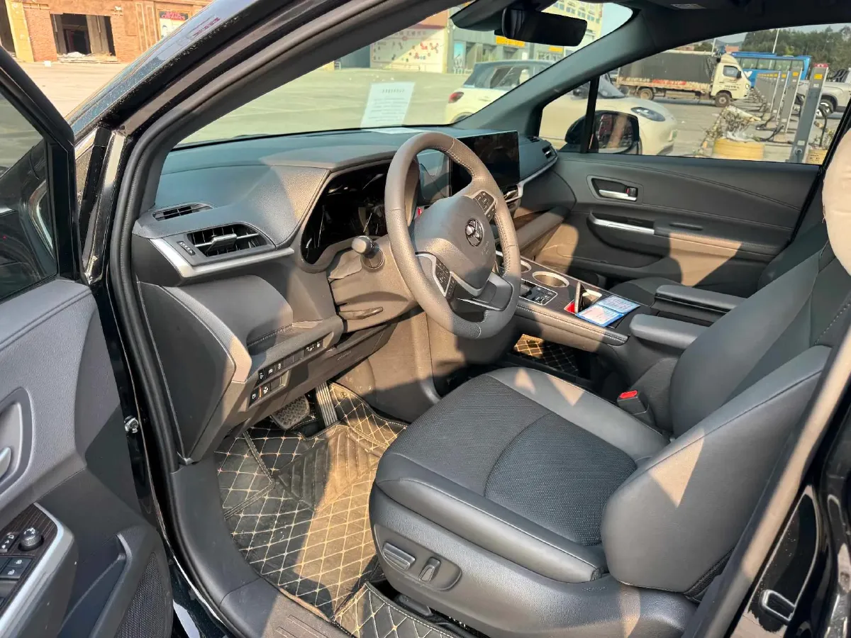 2024 Toyota Sienna 2.5L 189HP L4 E-CVT Hybrid,autocango,china used car exporter,china ev exporter,chinese used car exporter,chinese used ev exporter