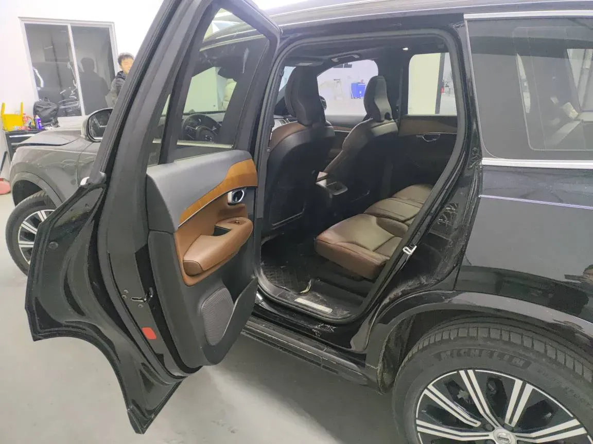2023 Volvo XC90 2.0T 250HP L4 8AT,autocango,china used car exporter,china ev exporter,chinese used car exporter,chinese used ev exporter