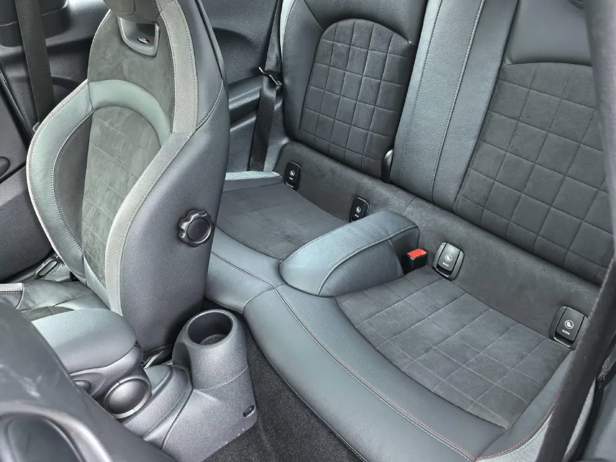 2022 MINI JCW 2.0T 231HP L4 8AT,autocango,china used car exporter,china ev exporter,chinese used car exporter,chinese used ev exporter