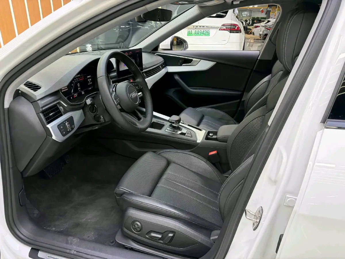 2022 Audi A4L 2.0T 190HP L4 7DCT,autocango,china used car exporter,china ev exporter,chinese used car exporter,chinese used ev exporter