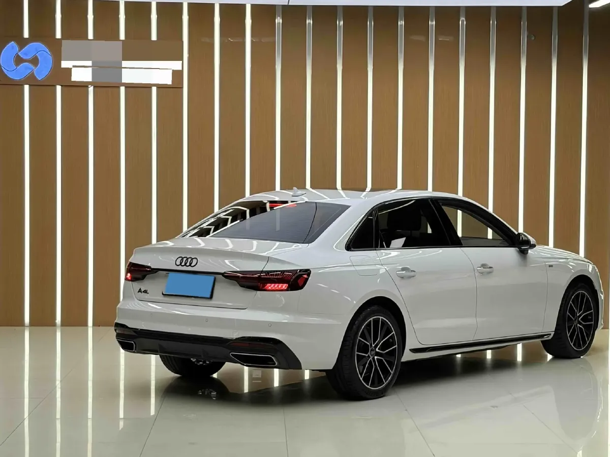 2022 Audi A4L 2.0T 190HP L4 7DCT,autocango,china used car exporter,china ev exporter,chinese used car exporter,chinese used ev exporter