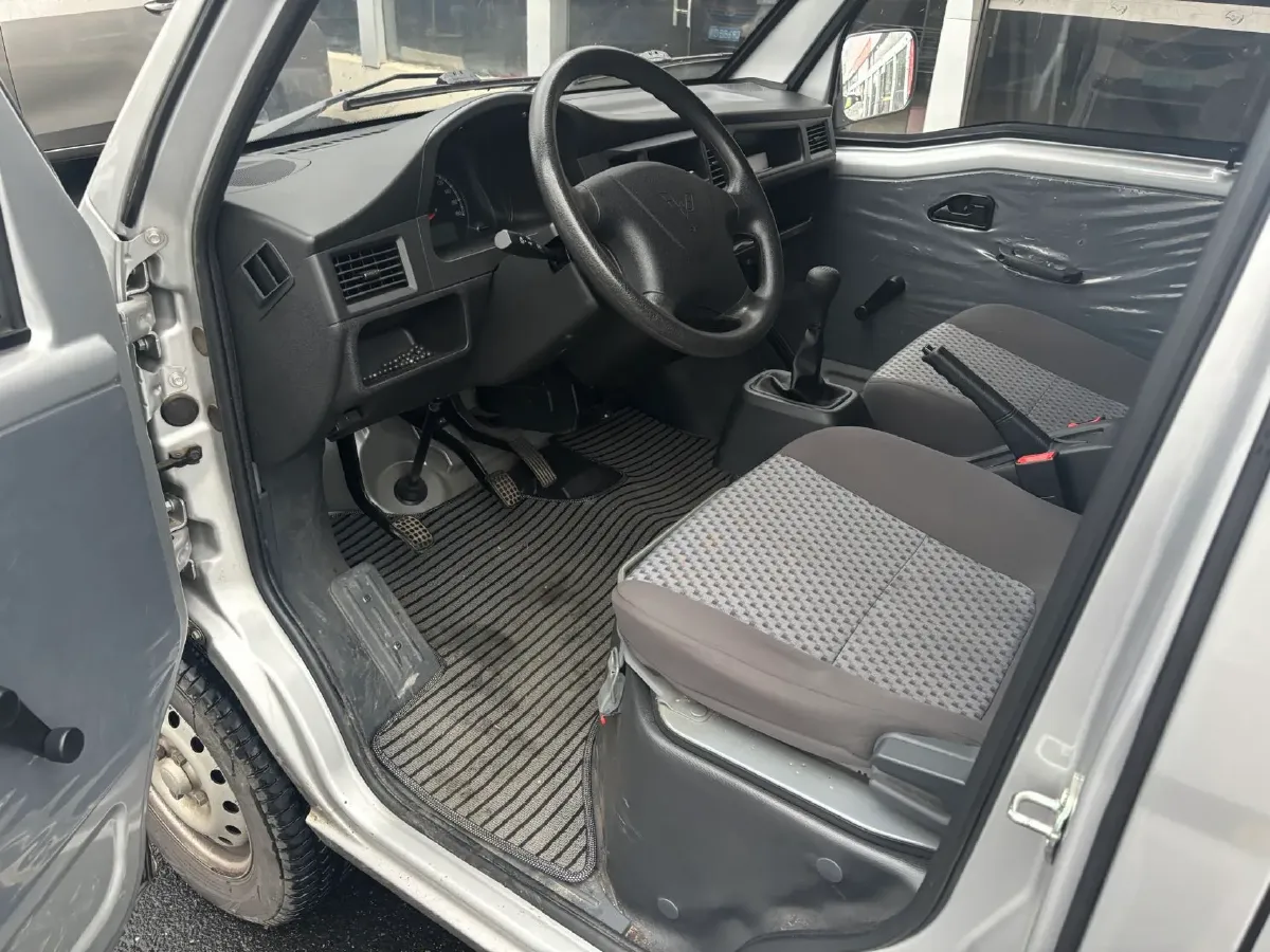 2023 WuLing ZhiGuang 1.5L 102HP L4 5MT,autocango,china used car exporter,china ev exporter,chinese used car exporter,chinese used ev exporter