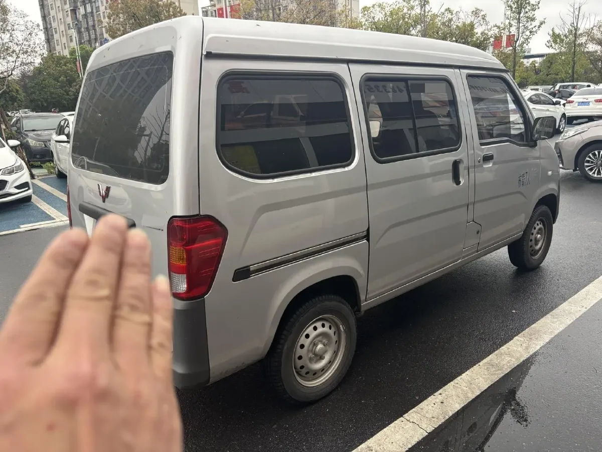 2023 WuLing ZhiGuang 1.5L 102HP L4 5MT,autocango,china used car exporter,china ev exporter,chinese used car exporter,chinese used ev exporter