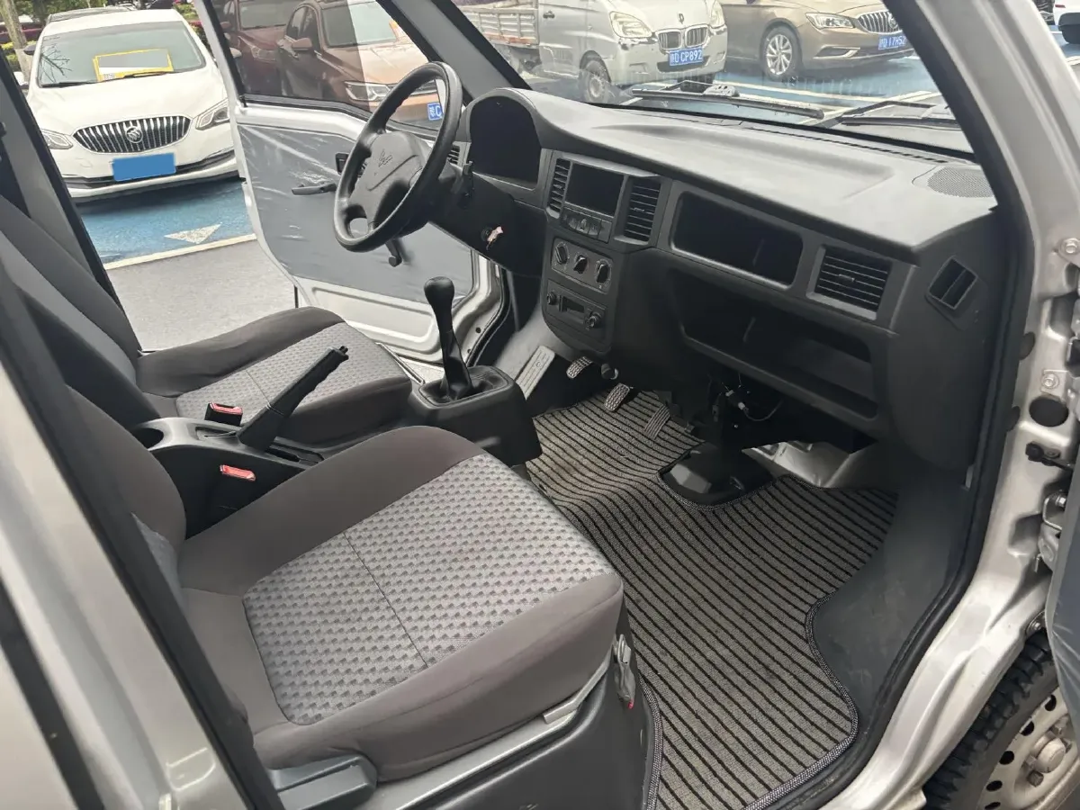 2023 WuLing ZhiGuang 1.5L 102HP L4 5MT,autocango,china used car exporter,china ev exporter,chinese used car exporter,chinese used ev exporter