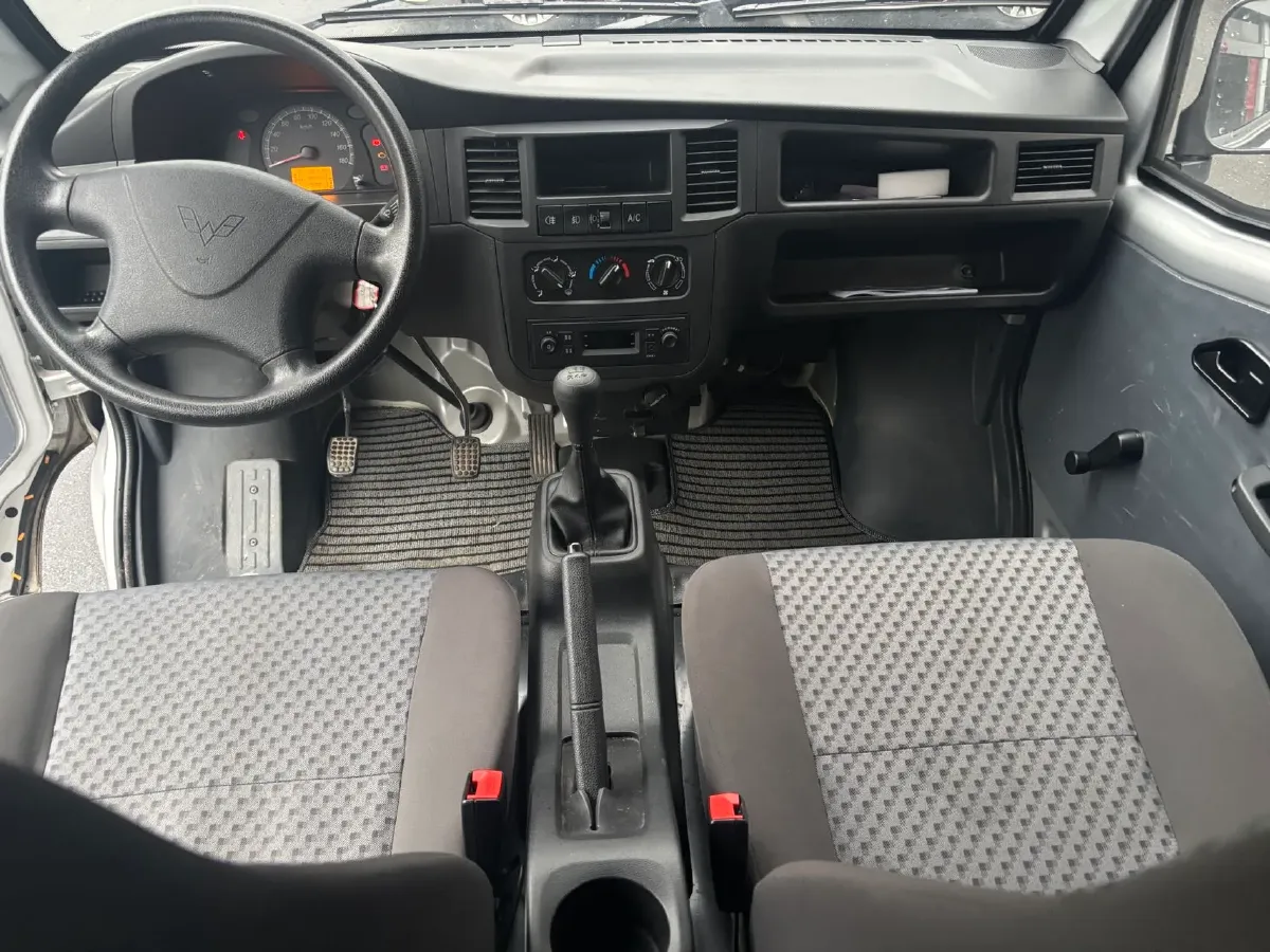 2023 WuLing ZhiGuang 1.5L 102HP L4 5MT,autocango,china used car exporter,china ev exporter,chinese used car exporter,chinese used ev exporter