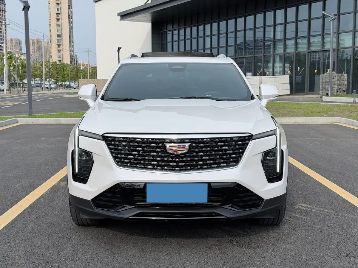 2024 Cadillac XT4 2.0T 237HP L4 9AT,autocango,china used car exporter,china ev exporter,chinese used car exporter,chinese used ev exporter