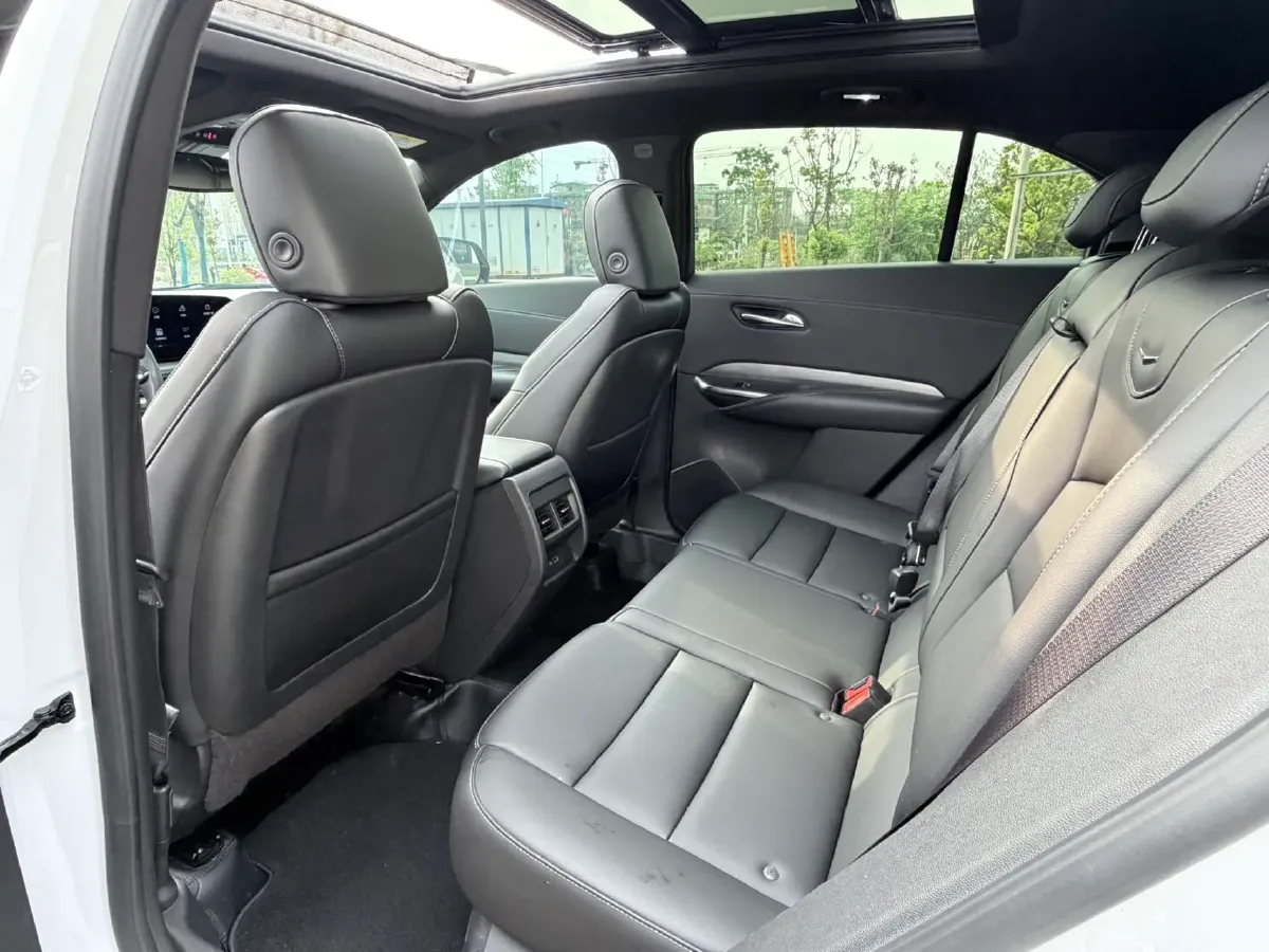 2024 Cadillac XT4 2.0T 237HP L4 9AT,autocango,china used car exporter,china ev exporter,chinese used car exporter,chinese used ev exporter