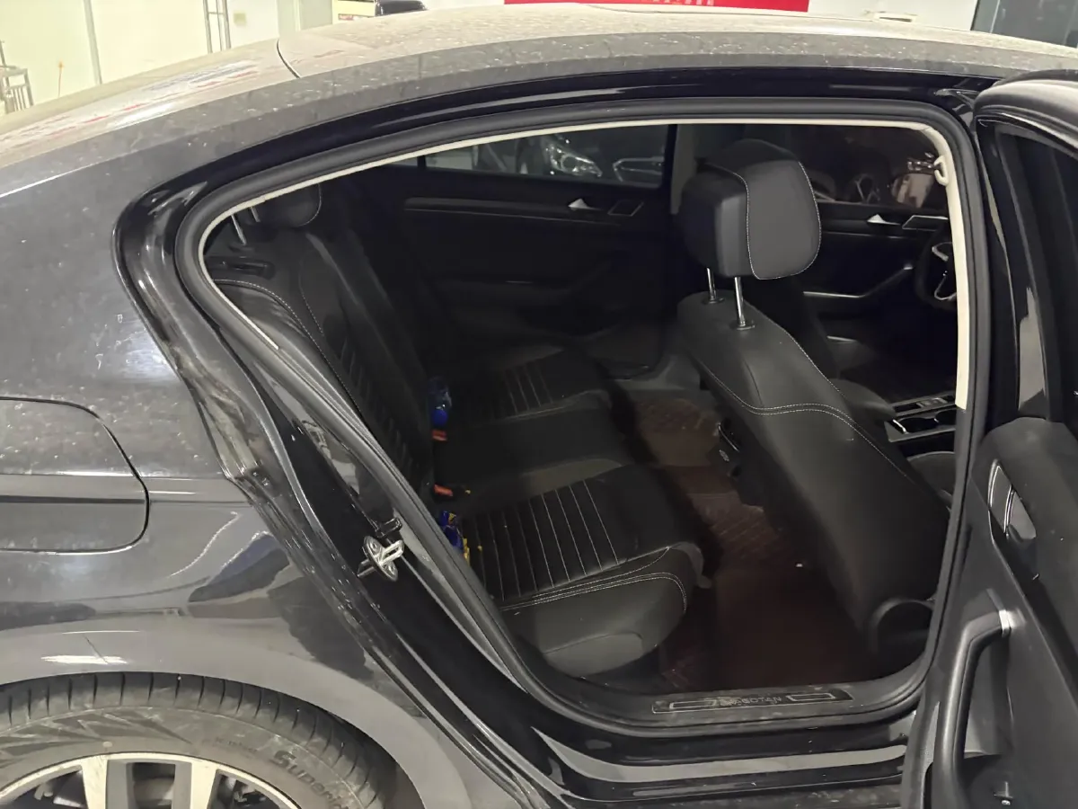 2020 Volkswagen Magotan 2.0T 186HP L4 7DCT,autocango,china used car exporter,china ev exporter,chinese used car exporter,chinese used ev exporter