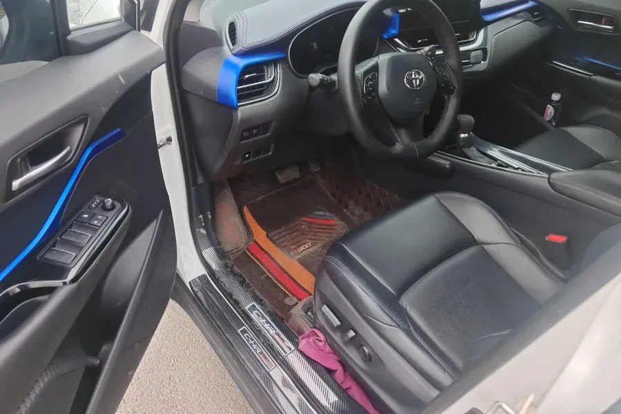 2023 Toyota C-HR 2.0L 171HP L4 CVT,autocango,china used car exporter,china ev exporter,chinese used car exporter,chinese used ev exporter