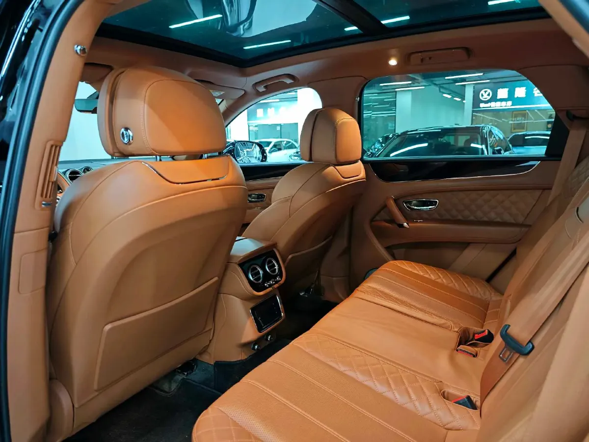 2017 Bentley Bentayga 6.0T 608HP W12 8AT,autocango,china used car exporter,china ev exporter,chinese used car exporter,chinese used ev exporter