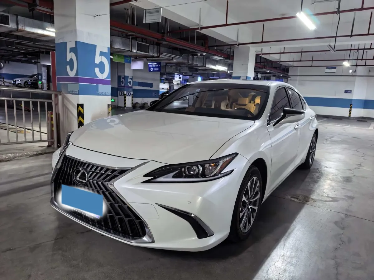 2023 Lexus ES 2.0L 173HP L4 CVT,autocango,china used car exporter,china ev exporter,chinese used car exporter,chinese used ev exporter
