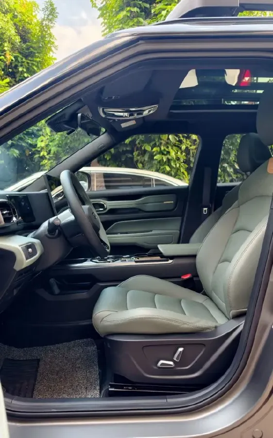 2025 Geely Cowboy 1.5T 181HP L4 7DCT,autocango,china used car exporter,china ev exporter,chinese used car exporter,chinese used ev exporter