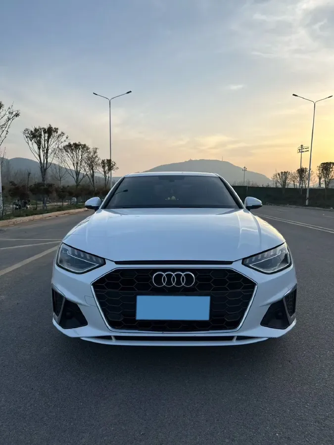2020 Audi A4L 2.0T 190HP L4 7DCT,autocango,china used car exporter,china ev exporter,chinese used car exporter,chinese used ev exporter
