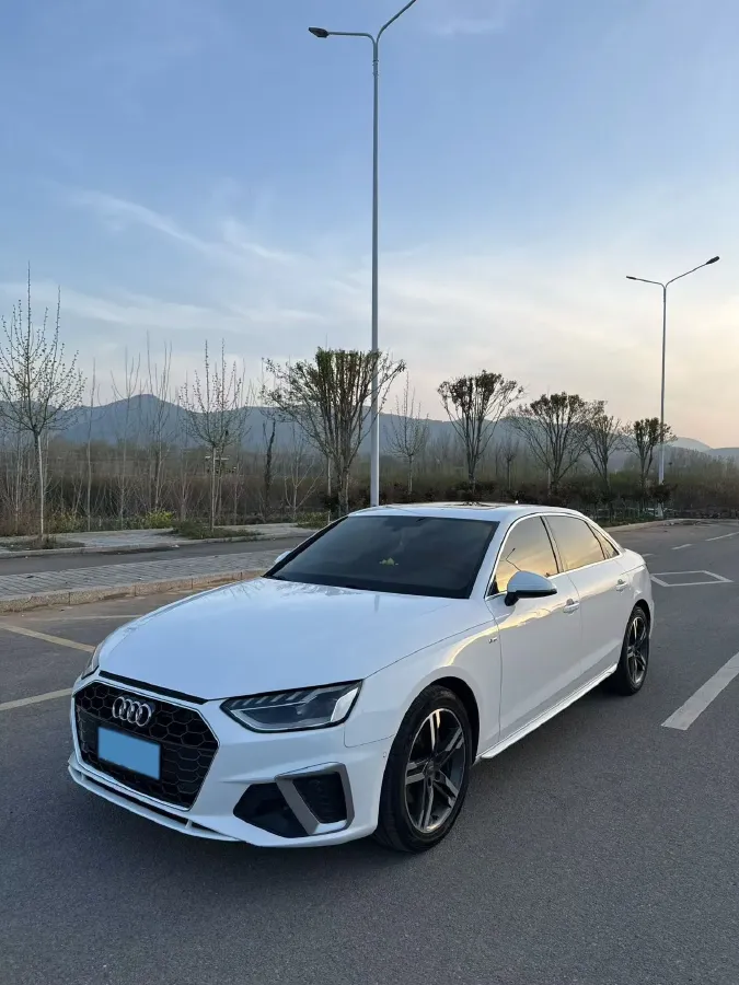 2020 Audi A4L 2.0T 190HP L4 7DCT,autocango,china used car exporter,china ev exporter,chinese used car exporter,chinese used ev exporter
