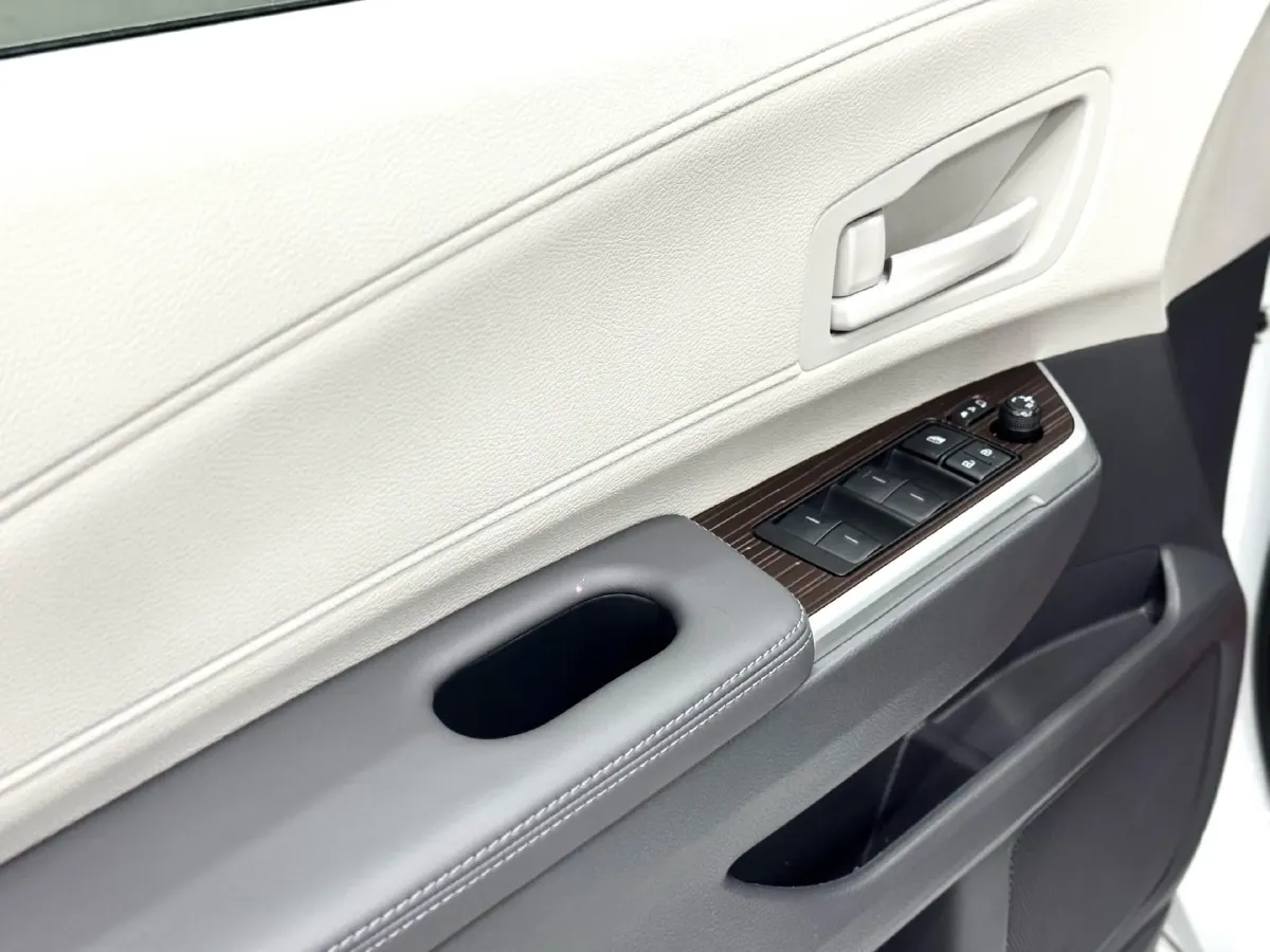 2026 Toyota Sienna 2.5L 189HP L4 E-CVT Hybrid,autocango,china used car exporter,china ev exporter,chinese used car exporter,chinese used ev exporter