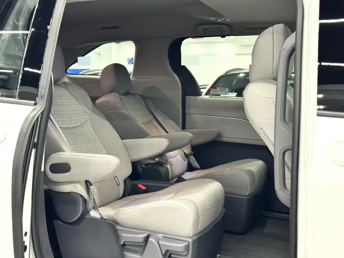 2026 Toyota Sienna 2.5L 189HP L4 E-CVT Hybrid,autocango,china used car exporter,china ev exporter,chinese used car exporter,chinese used ev exporter